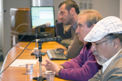 a partir da esquerda, Agustín Espinosa, Carlos Sixirei Paredes e Dennis de Oliveira