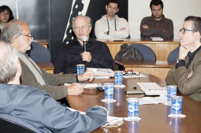 Renato Janine dá inicio ao segundo tempo do debate