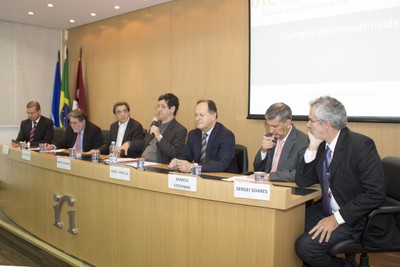 Roberto dos Reis Alvarez, Carlos Américo Pacheco, Mauro Borges Lemos, Mario Sergio Salerno, Irani Varella, Marco Stefanini e Sergei Soares