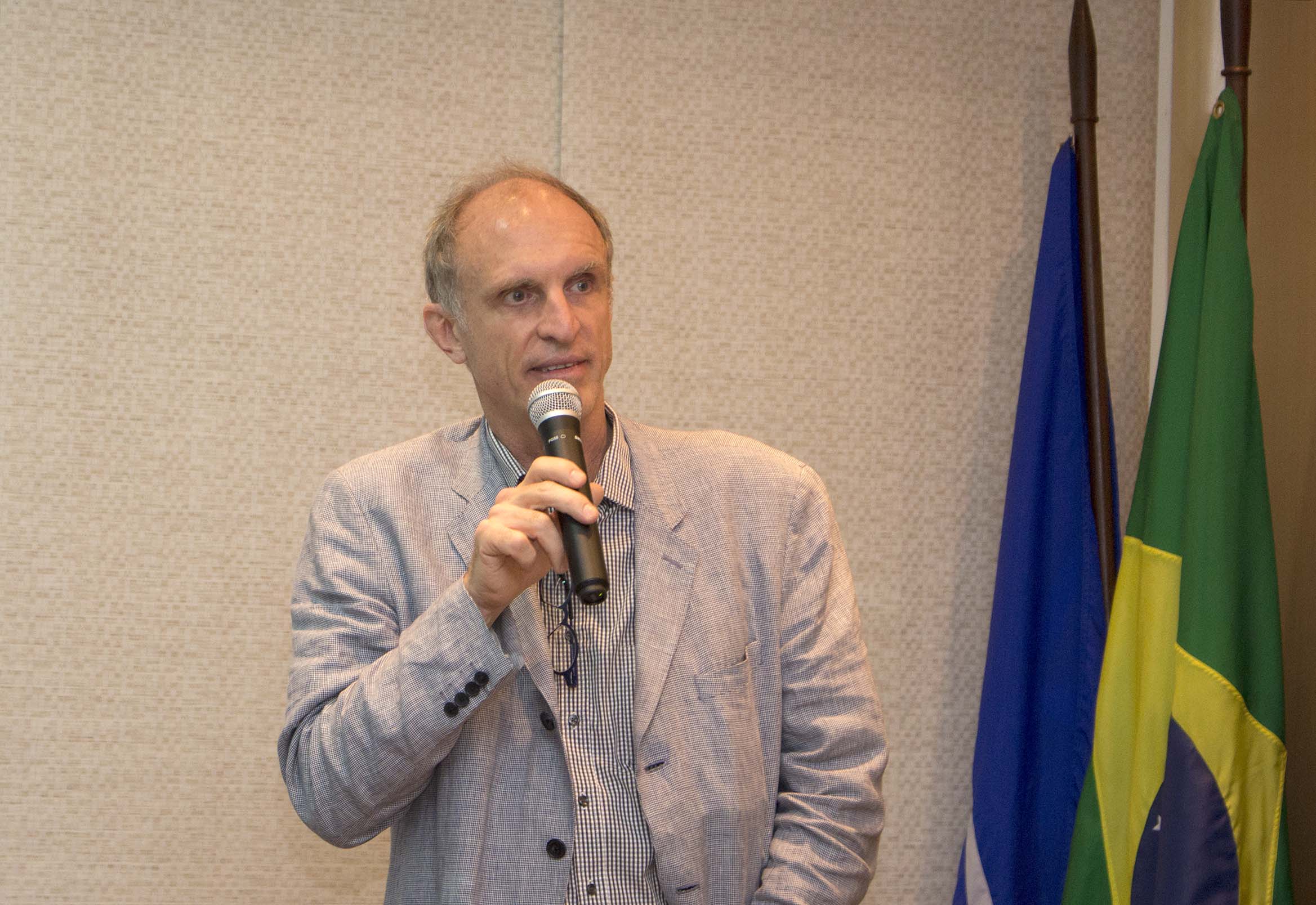 Martin Grossmann faz a abertura do evento