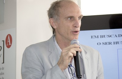 Martin Grossmann faz a abertura do evento