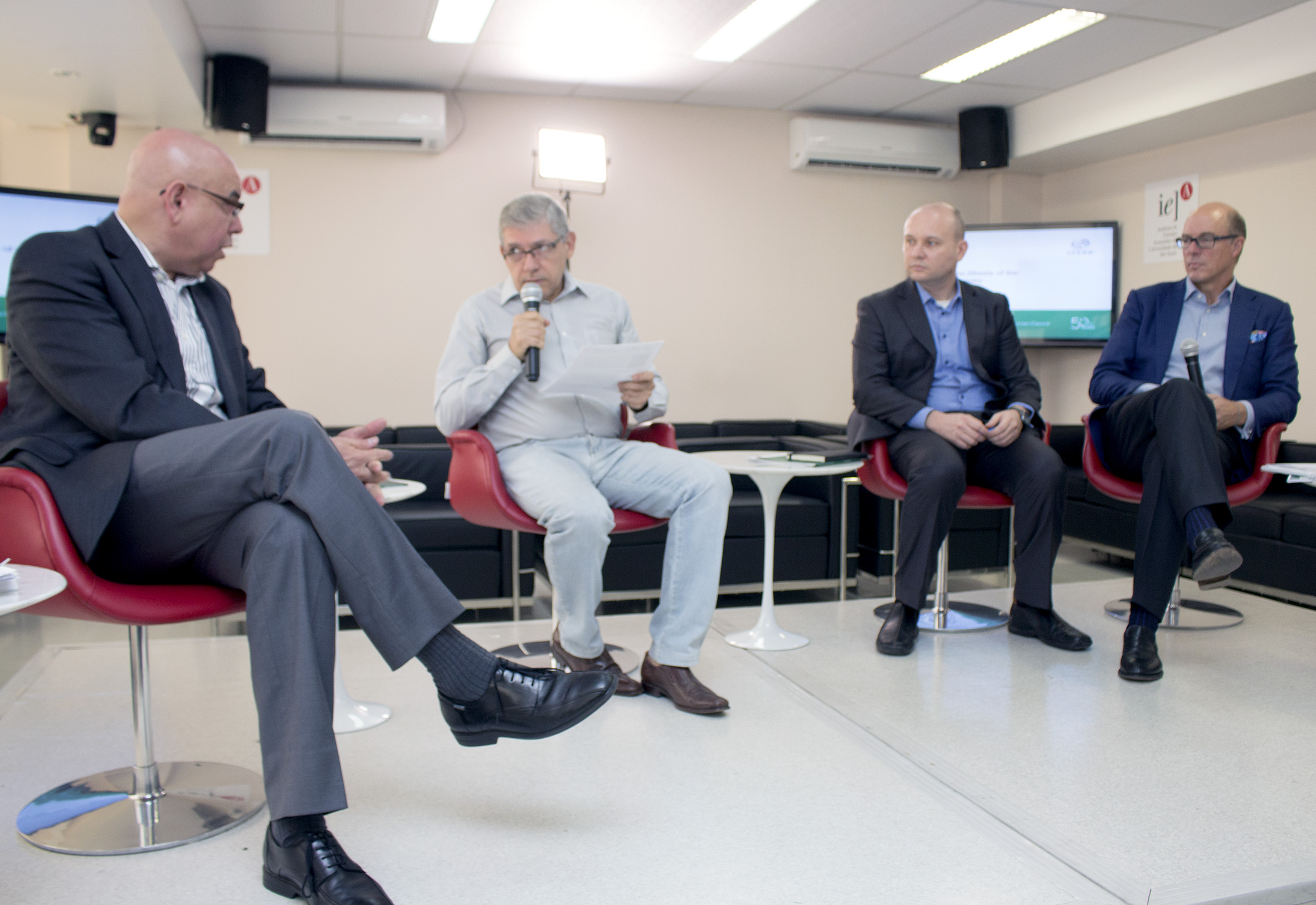 Celso Fonseca faz a abertura do evento e apresenta os expositores