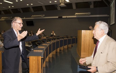 Sérgio Mascarenhas é homenageado por Alfredo Bosi