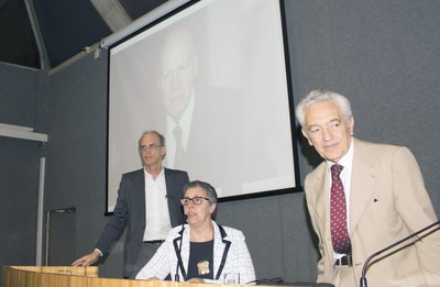Marilda Gifalli ladeada por Alfredo Bosi e Martin Grossmann