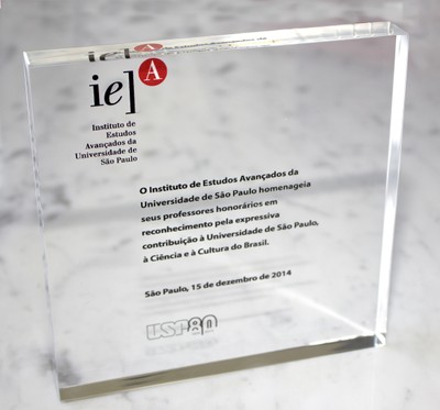 Placa em homenagem aos professores honorários