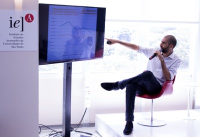 Leonardo Melo Lins inicia sua apresentação
