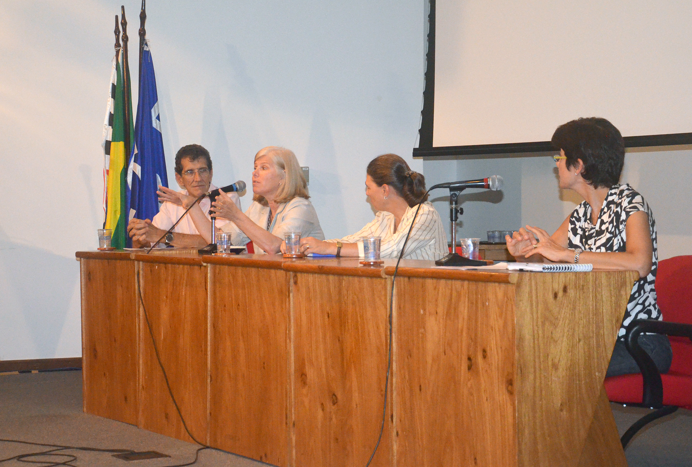Carlos Augusto Monteiro, Denise Costa Coitinho, Ana Lydia Sawaya e Semíramis Martins Álvares Domene