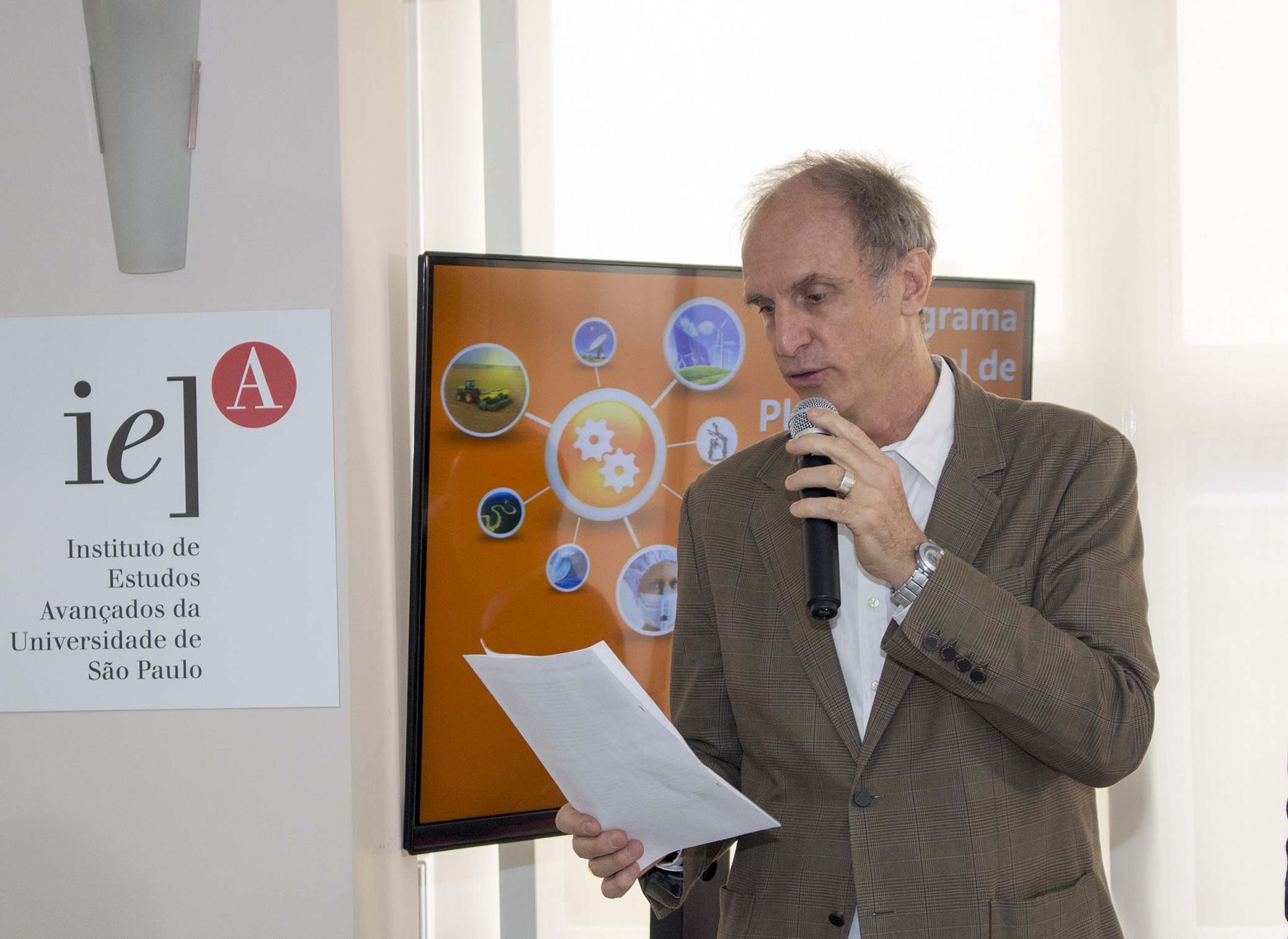 Martin Grossmann abre o evento
