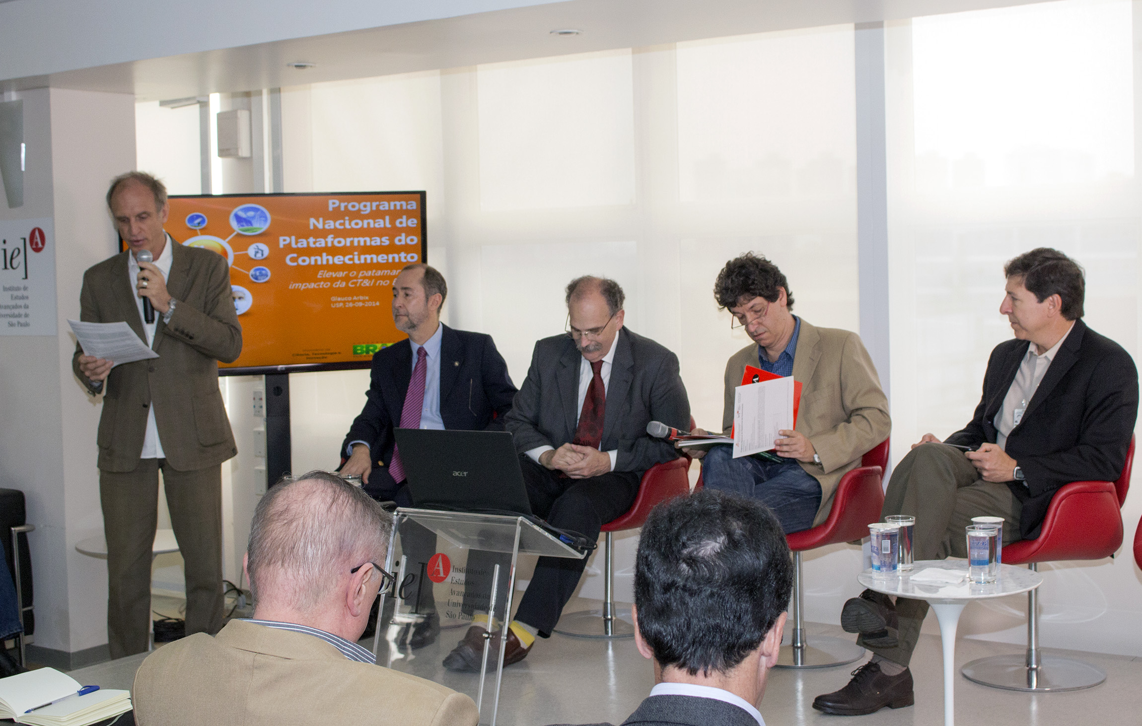Martin Grossmann saúda os convidados do evento