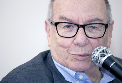 José Arthur Giannotti em sua exposição
