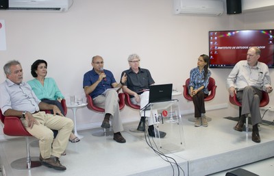 Márcio Automare, Daniela Campos Libório Di Sarno, Wagner Costa Ribeiro, Pedro Jacobi, Susana Prizendt e Maurício de Carvalho Ramos