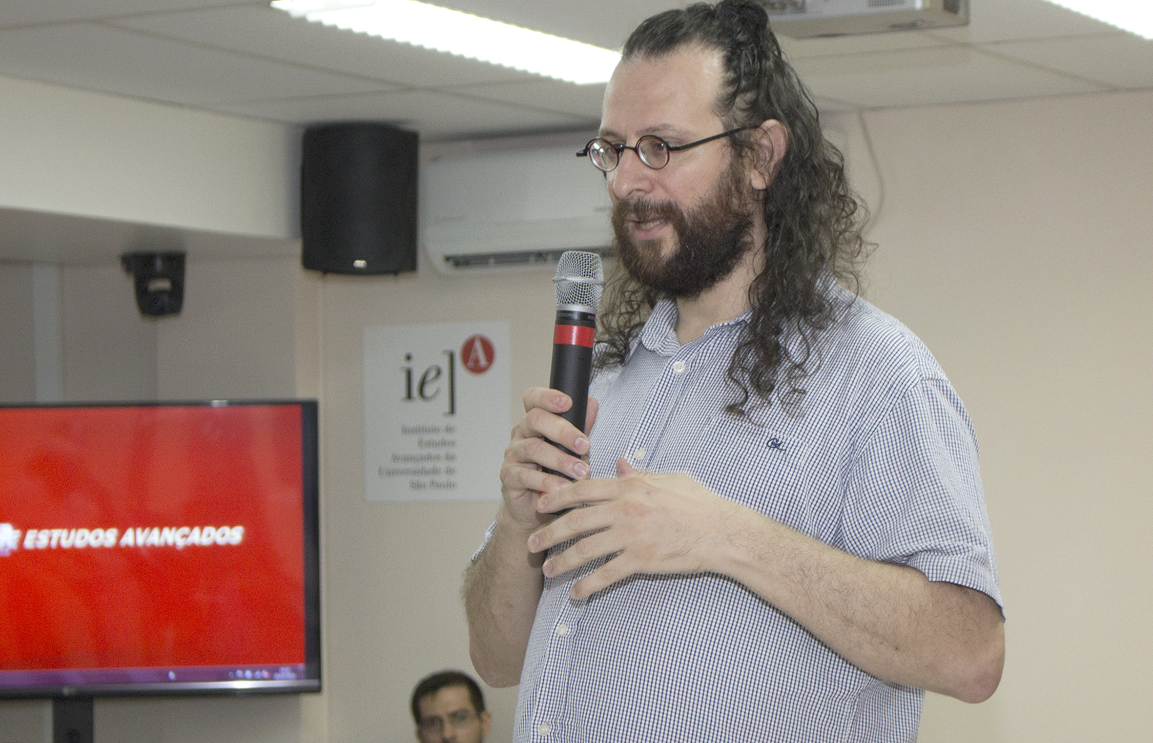 Alessandro Soares Silva inicia sua apresentação