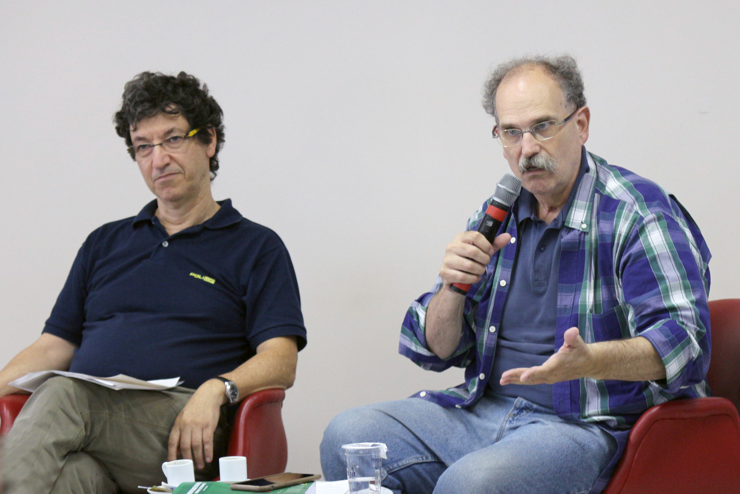 Glauco Arbix responde as perguntas as perguntas do público