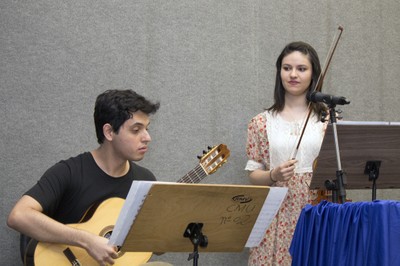 Alunos da ECA fazem apresentação musical durante o evento