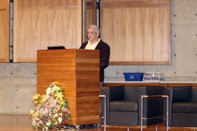Luis Carlos Fereira inicia sua apresentação