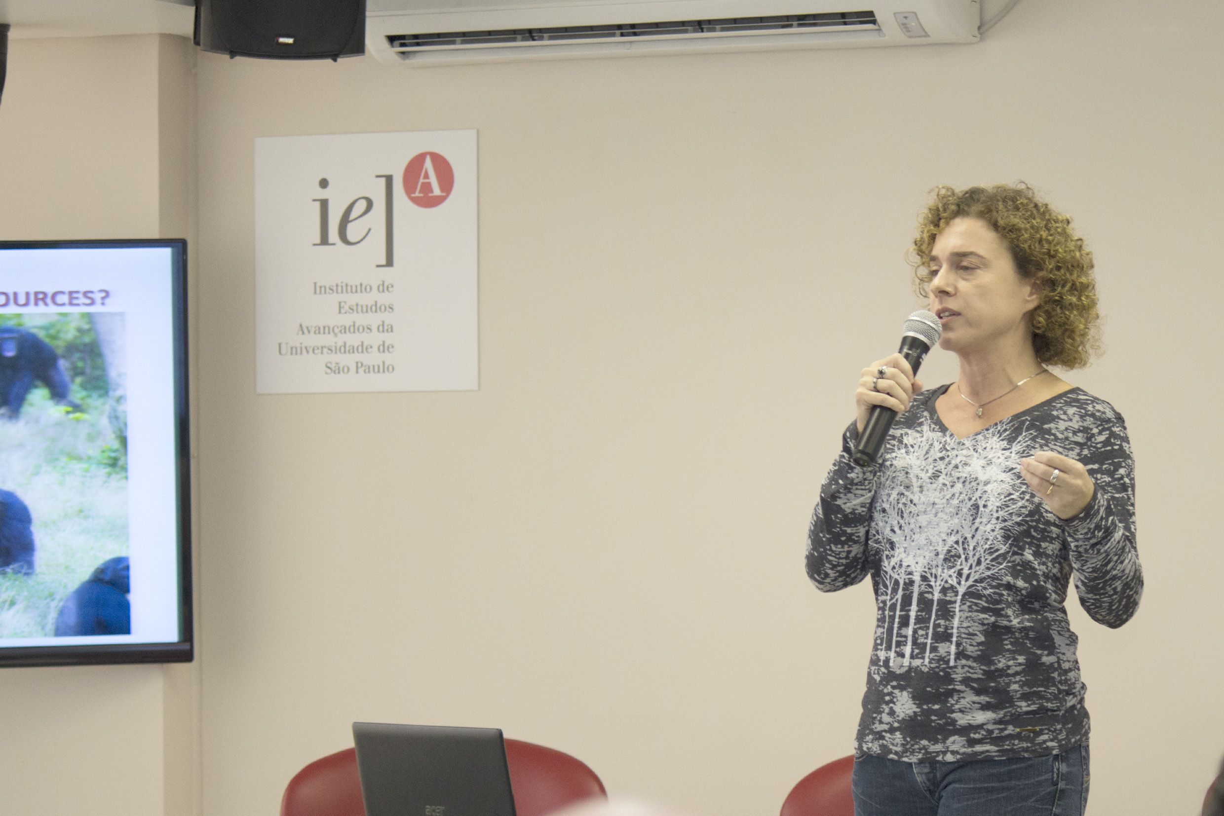 Patricia Izar inicia sua apresentação
