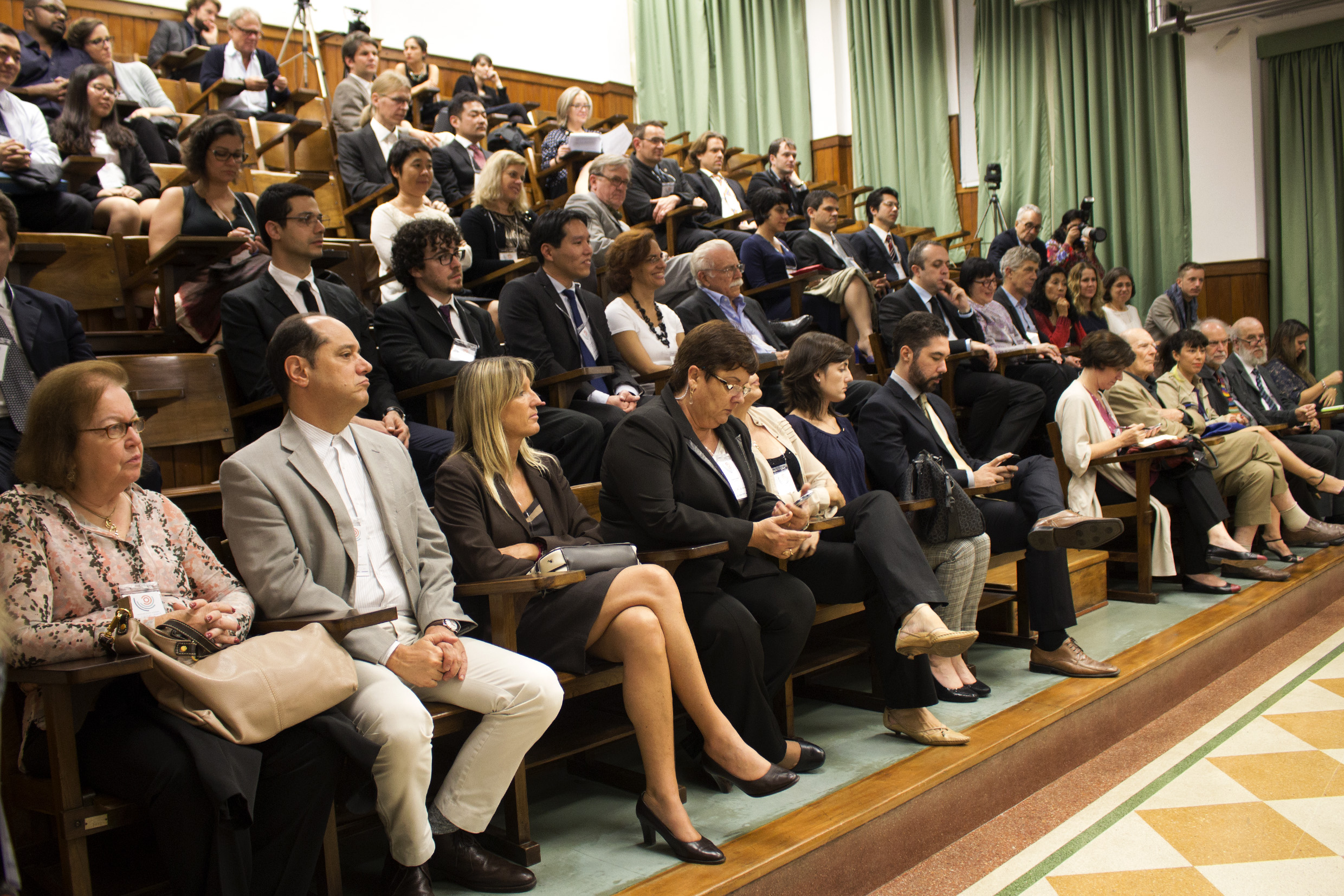 Público na solenidade de abertura