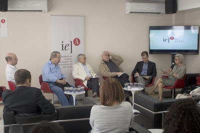 Sérgio Fausto, Francisco Weffort, José Álvaro Moisés, Bernardo Sorj, Marcus Melo e Lourdes Sola