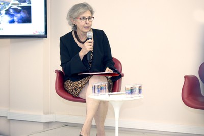 Neli Aparecida de Mello-Théry apresenta o Governador do Pará, Simão Jatene