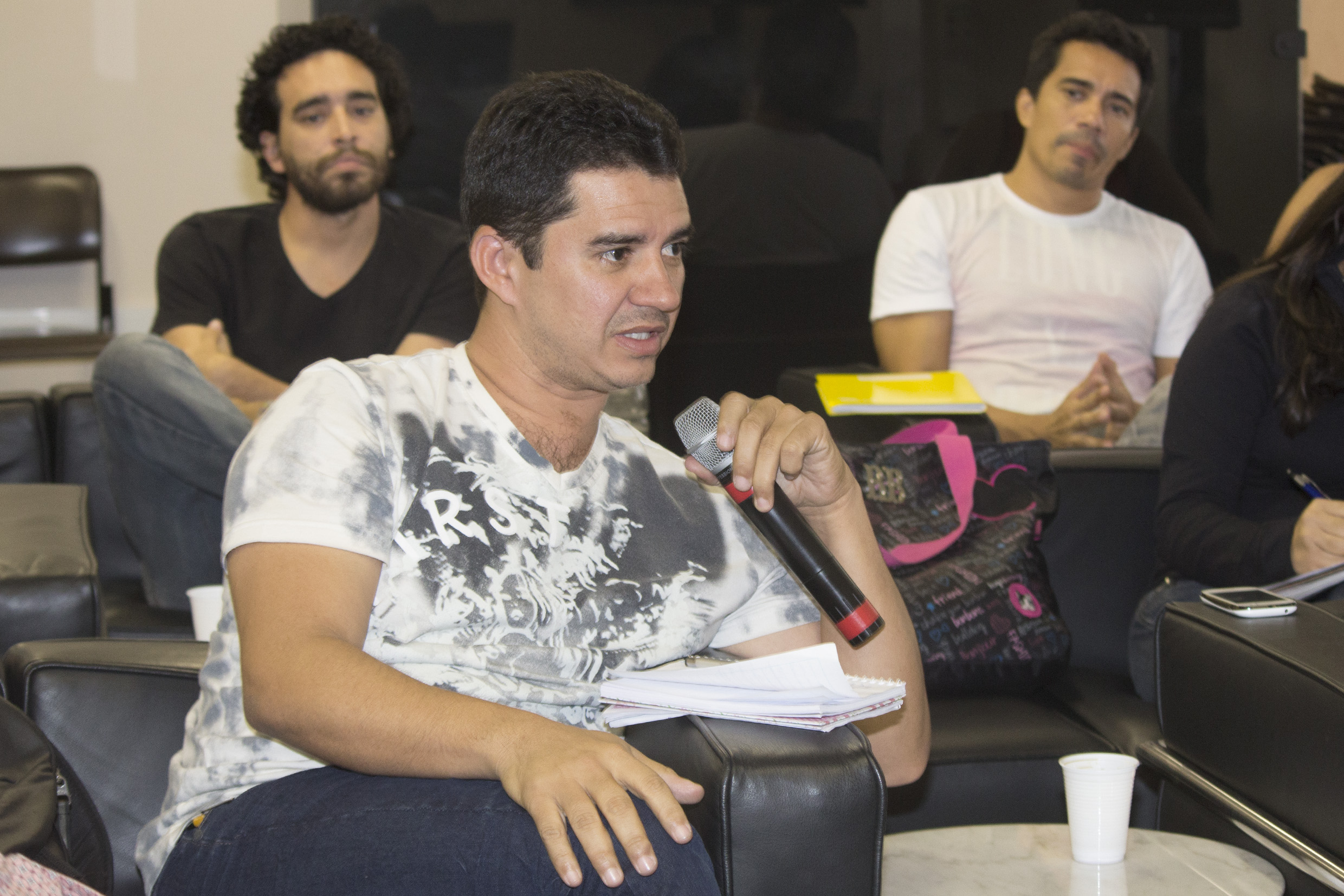 Márcio Brito Amaral fala durante o debate