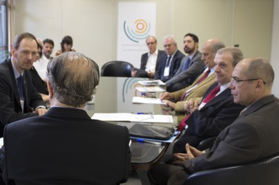 O Ministro da Educação Renato Janine Ribeiro, com os reitores da UNIVESP, UFABC, UFSBA, ex reitor da UFABC e especialistas em educação - 24 de abril de 2015