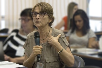 Helena Nader faz perguntas durante o debate "O Futuro das Universidades" - 24 de abril de 2015