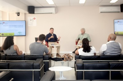 Antonio Aledo Tur inicia sua apresentação