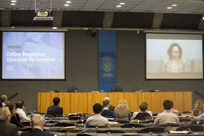 Videoconferência de Anjuli Gupta do Course Success Team of Coursera - 22 de abril de 2015