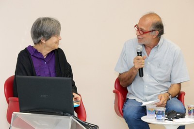 Pablo Mariconda abre o evento e dá as boas vindas à Helen Longino