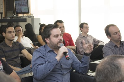 Frank Crespilho faz intervenção durante o debate