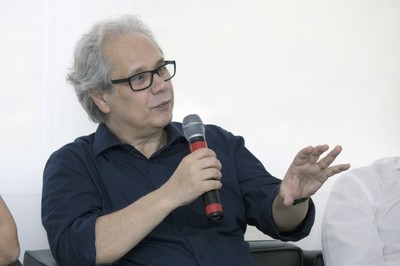 Marcos Buckeridge faz perguntas ao expositor