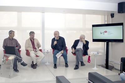 Bernardo Sorj abre o evento e apresenta o expositor e os debatedores