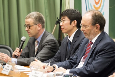 Carsten Dose, Dapeng Cai e Hernan Chaimovich