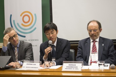 Carsten Dose, Dapeng Cai e Hernan Chaimovitch
