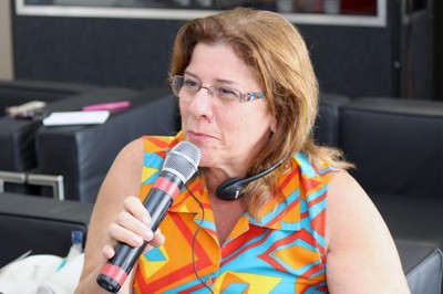 Beatriz Gutierrez faz perguntas ao expositor
