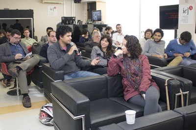Público participa do debate