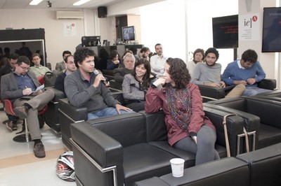 Público participa do debate