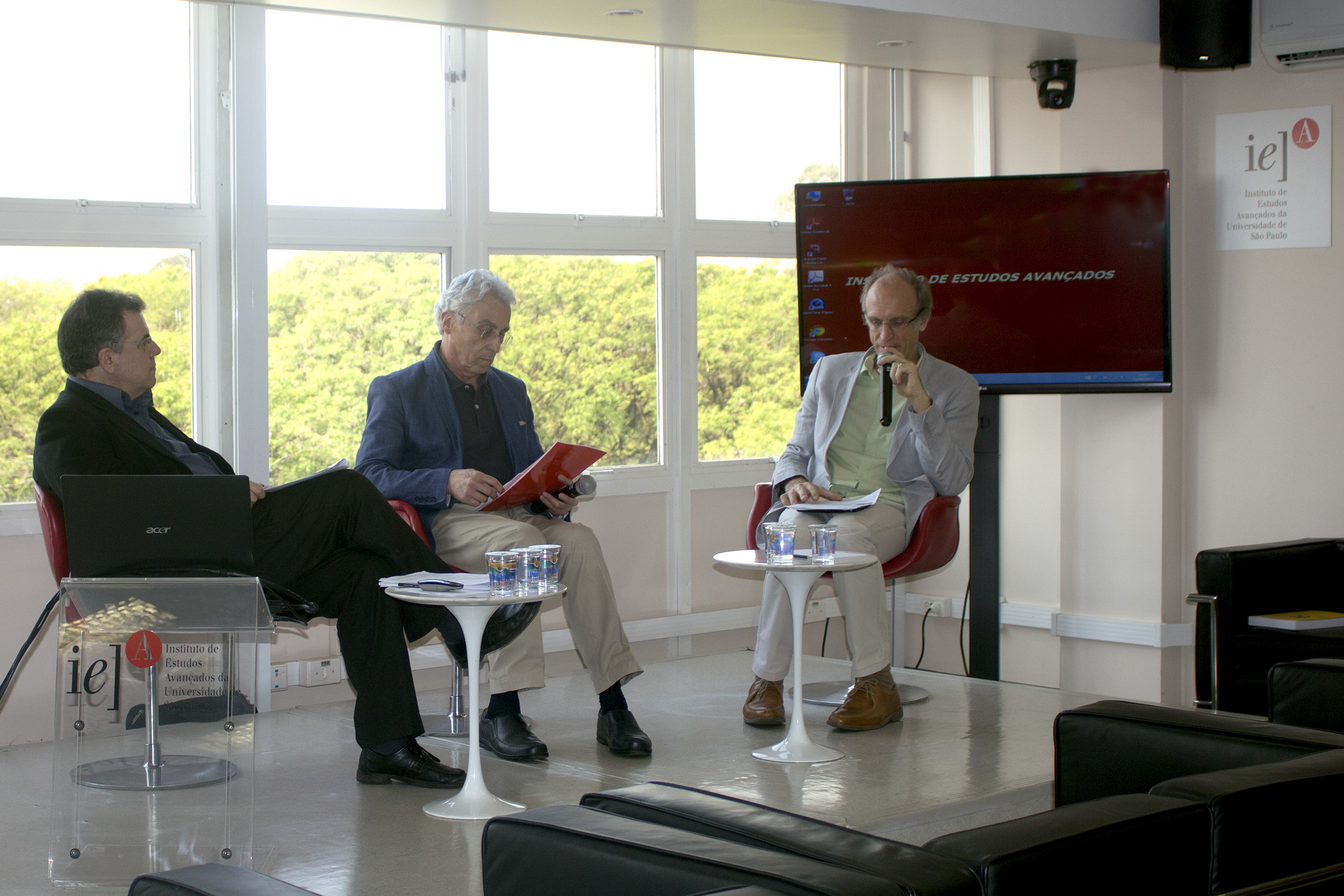Martin Grossmann abre o debate 