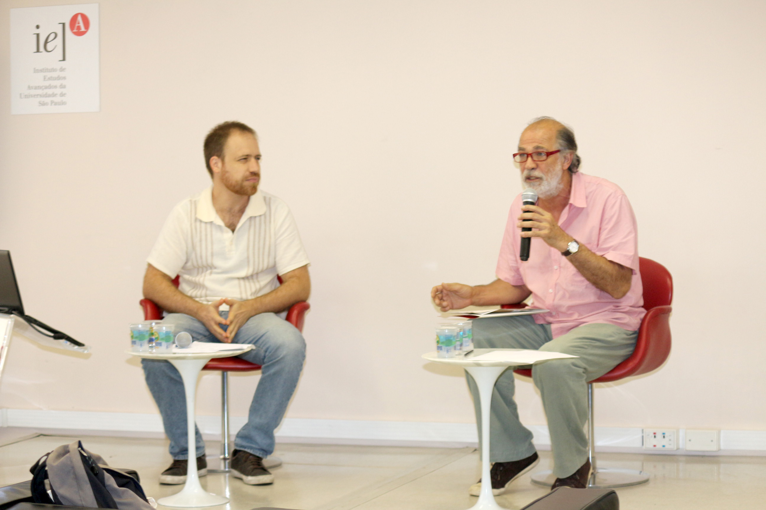 Pablo Mariconda abre o evento e apresenta o expositor, Gabriel Fernandes