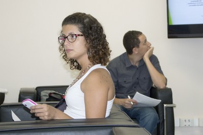 Luciana Borges e ao fundo, Rafael Fonseca