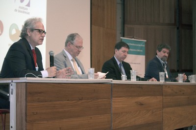 Marcos Buckeridge, um dos coordenadores do evento, o reitor da USP Marco Antonio Zago, o pró-reitor de Pesquisa da USP, José Eduardo Krieger, e Gilberto Xavier, diretor do IB - USP