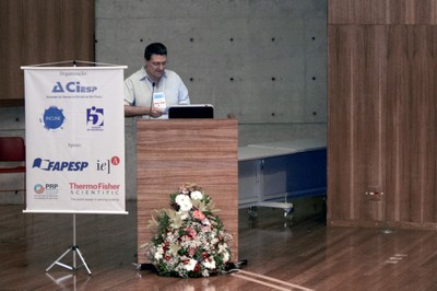 Marcos Pivetta abre o Painel III e apresenta os expositores - (15/10/2015)