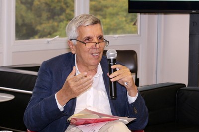 Álvaro de Vasconcelos encerra o debate e agradece aos participantes