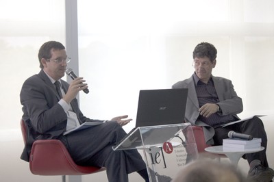 Renato da Fonseca inicia sua apresentação ao lado de Mario Sergio Salerno