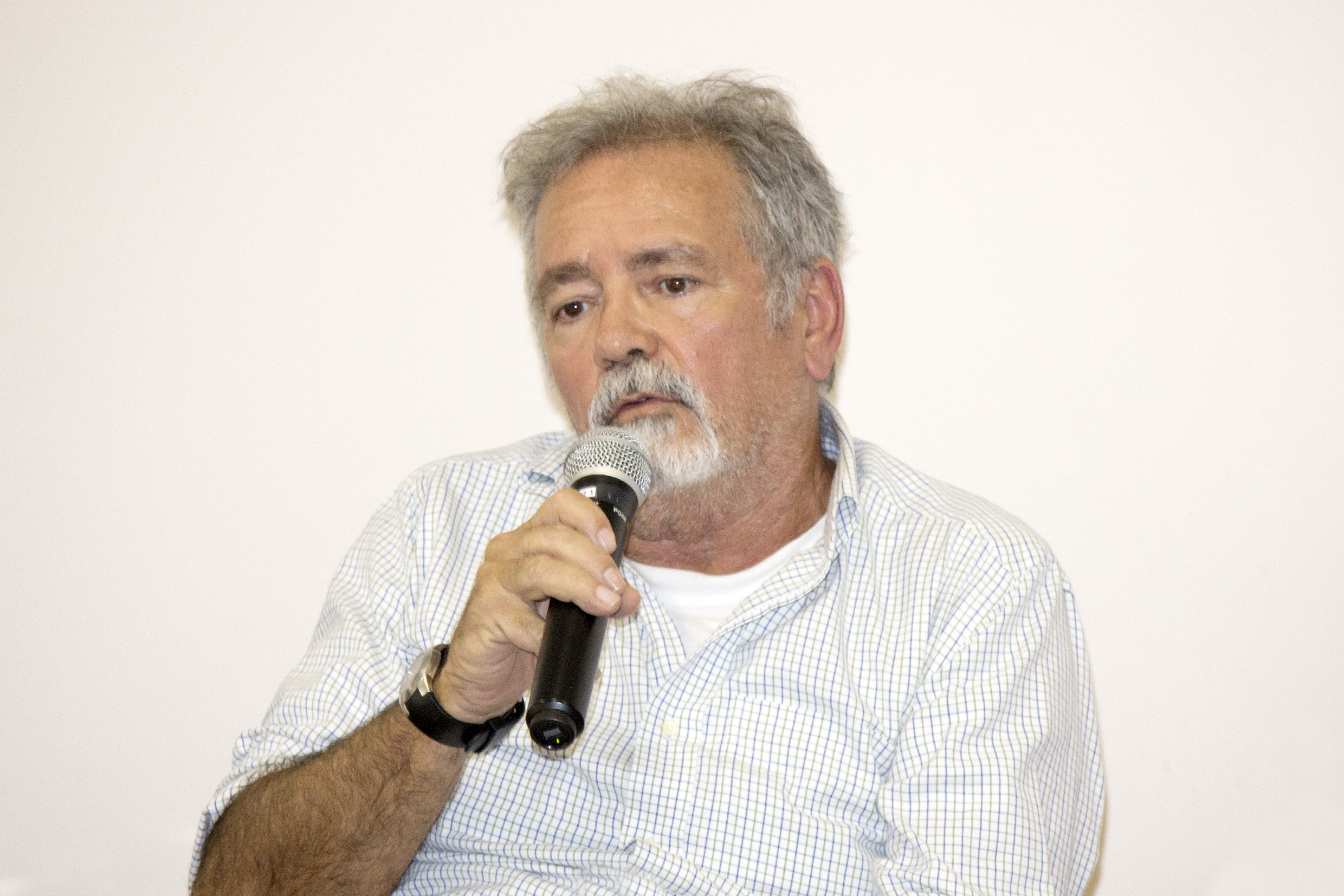 Marcio Automare responde a perguntas durante o debate