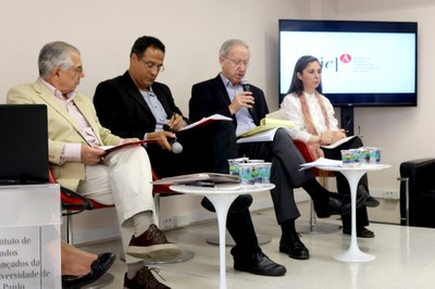 José Álvaro Moisés, Emmanuel Silva Nunes Oliveira Júnior, Carlos Hunneeus e Gabriela O'Donnell - (03/12/2015)