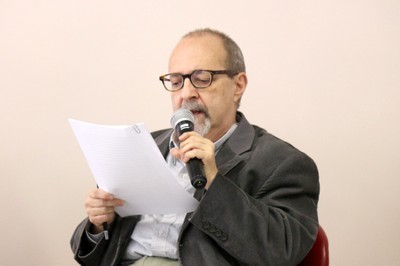 Sergio Adorno inicia sua apresentação - (04/12/2015)