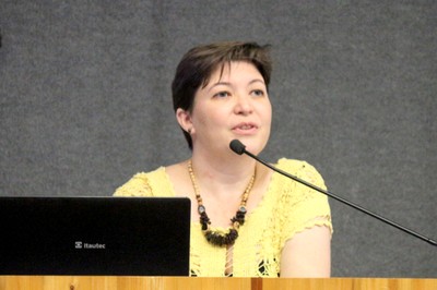 Rosane de Sá Amado inicia sua apresentação