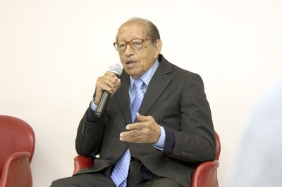  Milton Thiago de Mello 