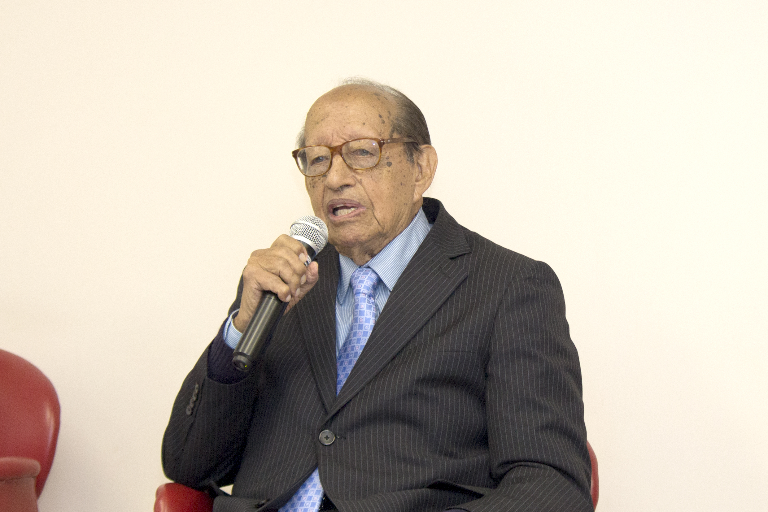  Milton Thiago de Mello 